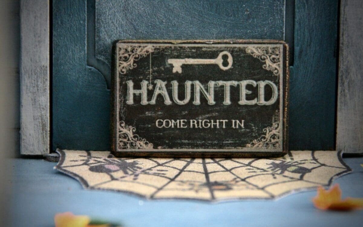 Historic Haunts, Mysterious Adventure