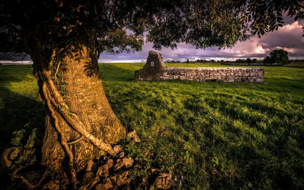 Whispers Beneath the Heather. Spiritual Journey, Legends and Lore